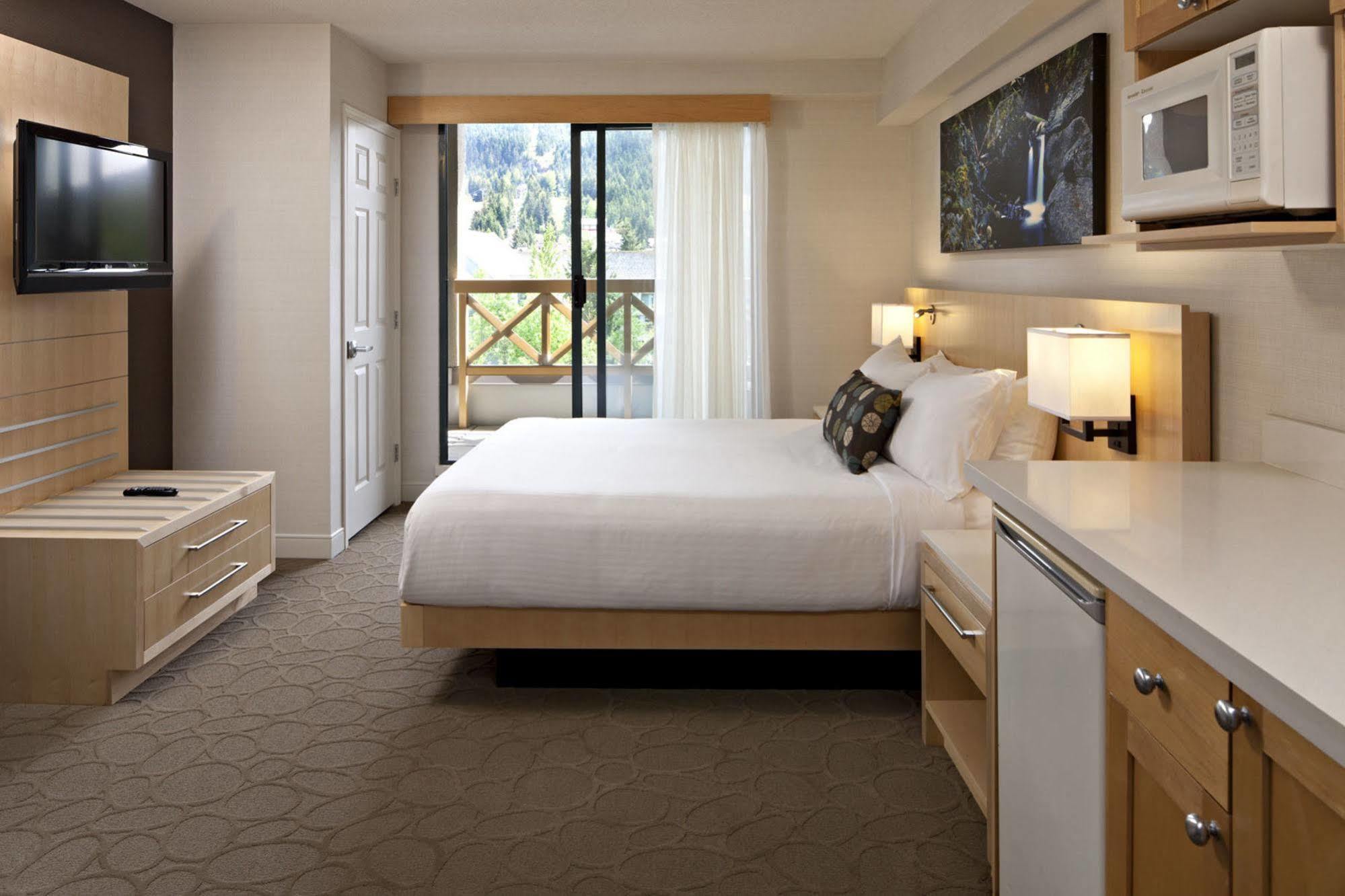 Delta Hotels By Marriott Whistler Village Suites Extérieur photo