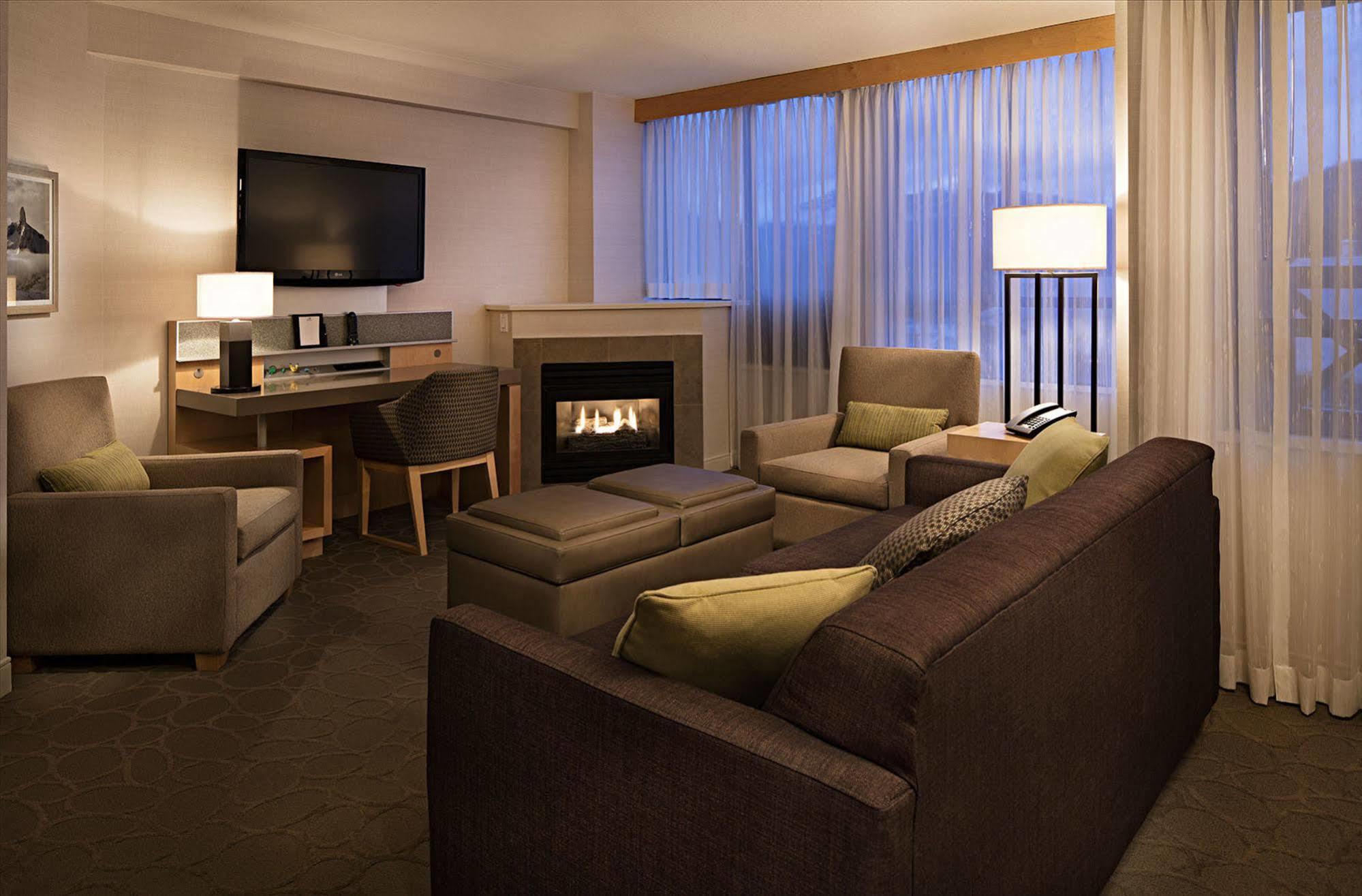 Delta Hotels By Marriott Whistler Village Suites Extérieur photo